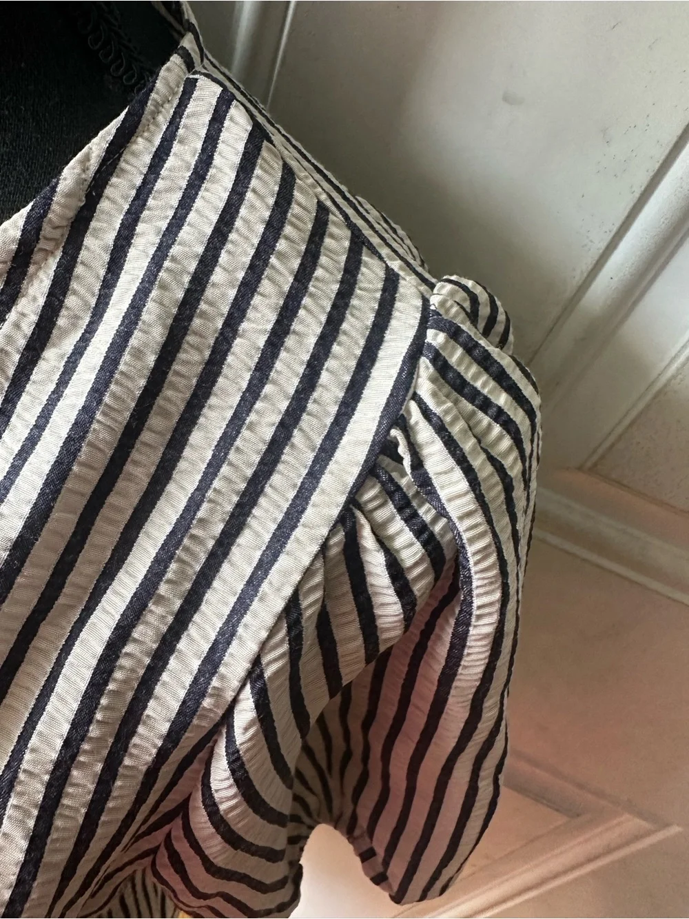 Zara Navy Ecru Stripe Puff Sleeve Tie Front Plunge Blouse Chic Top Size S